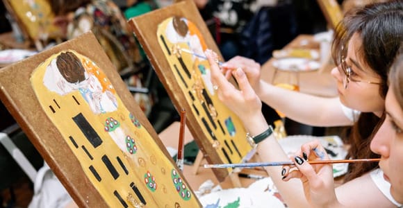 Vienna: Klimt-Inspired Painting Workshop with Wine