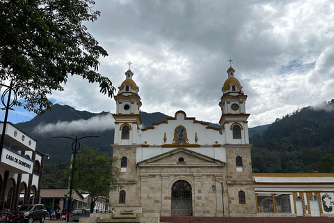 Bogotá: Visite as cachoeiras mais altas da Colômbia e o Cerro GuadalupeBogotá: Visite a cachoeira mais alta da Colômbia e o Cerro Guadalupe