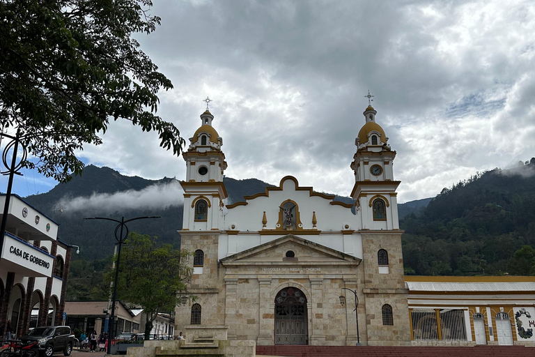 Bogotá: Visite as cachoeiras mais altas da Colômbia e o Cerro GuadalupeBogotá: Visite a cachoeira mais alta da Colômbia e o Cerro Guadalupe