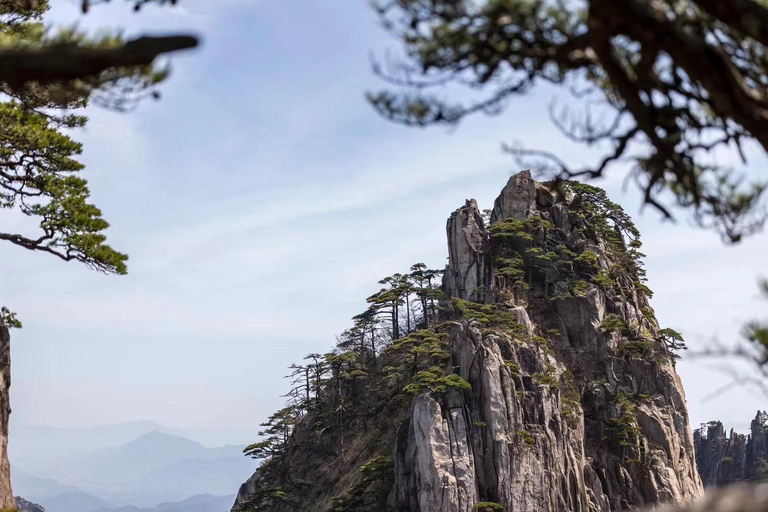 Huangshan: Mountain Top Day Trip with Cable Car and Pickup