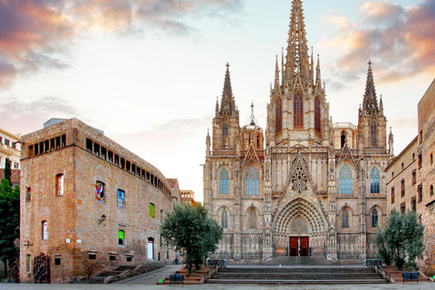 Barcelona Cathedral: Exclusive walking tour & entry tickets.