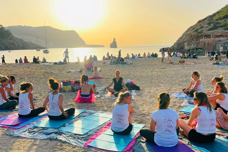 IBIZA : Clase de yoga en la playa