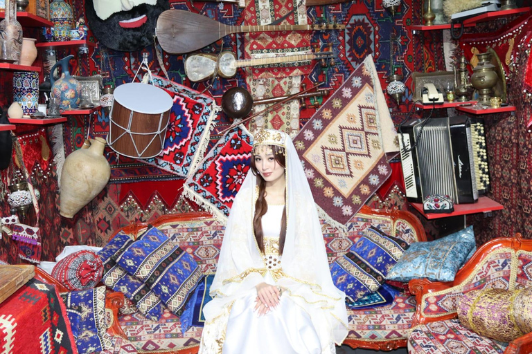 Baku: Traditional Azerbaijani Costume Rental Experience