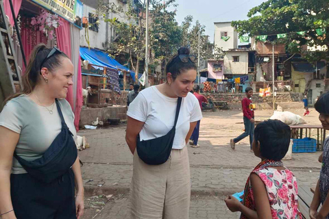 Mumbai: Visita a los barrios bajos de Dharavi Grupo reducido de Local-Support LocalPaseo por la barriada de Dharavi de la mano de un lugareño