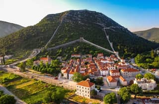 Entdecke Korčula und Ston: eine Ganztagestour in kleinen Gruppen