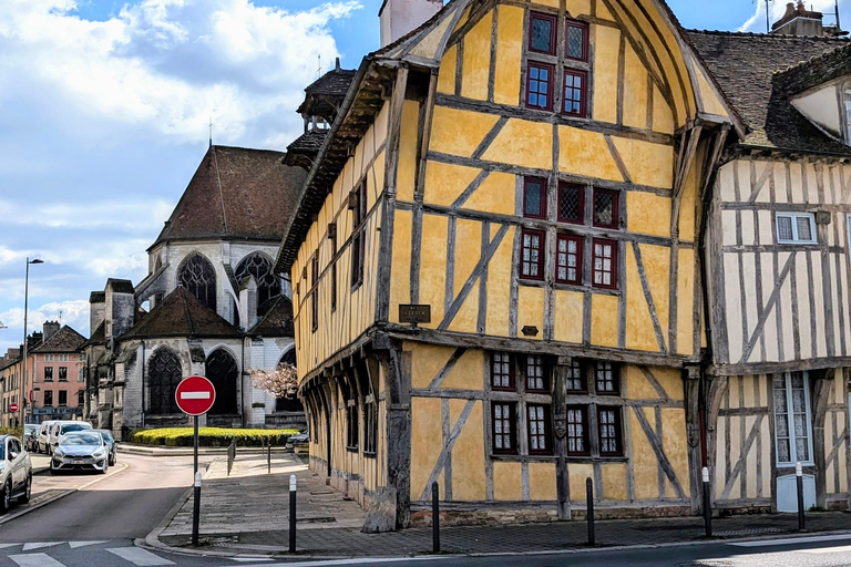 Tourist walk through the historic center of Troyes Sightseeing tour of the historic center of Troyes