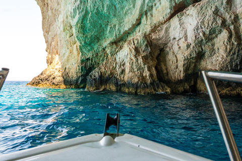 Zakynthos: Shipwreck Beach and Blue Local Caves Boat Cruise