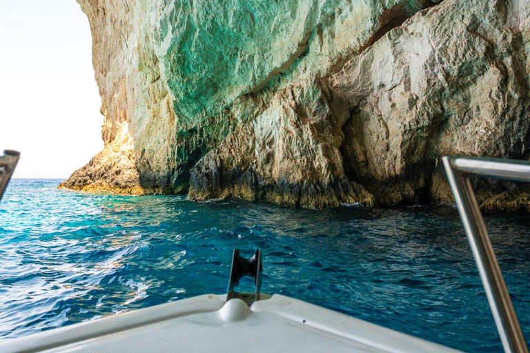 Zakynthos: Shipwreck Beach and Blue Local Caves Boat Cruise