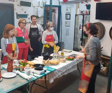 Local cooking class in Cordoba. Hands on: Salmorejo