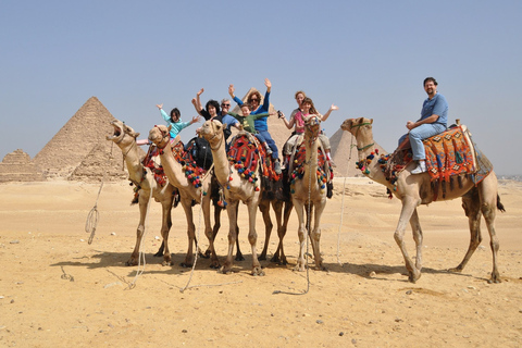 Vanuit Hurghada: bustour Gizeh-piramides & Egyptisch museumGedeelde tour (geen toegangsprijzen)