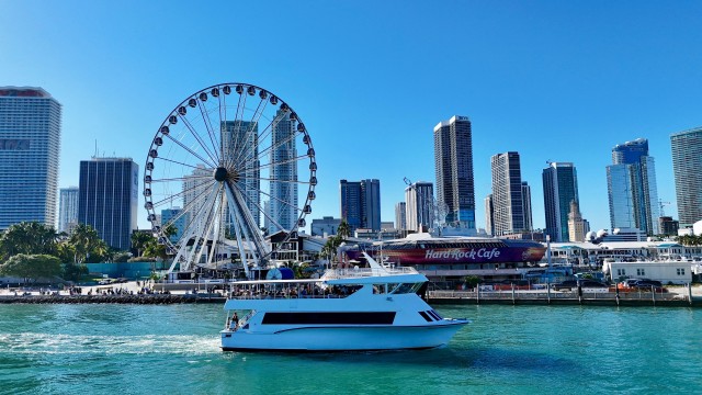 Visit Miami Star Island Guided Cruise from Bayside Marketplace in Miami