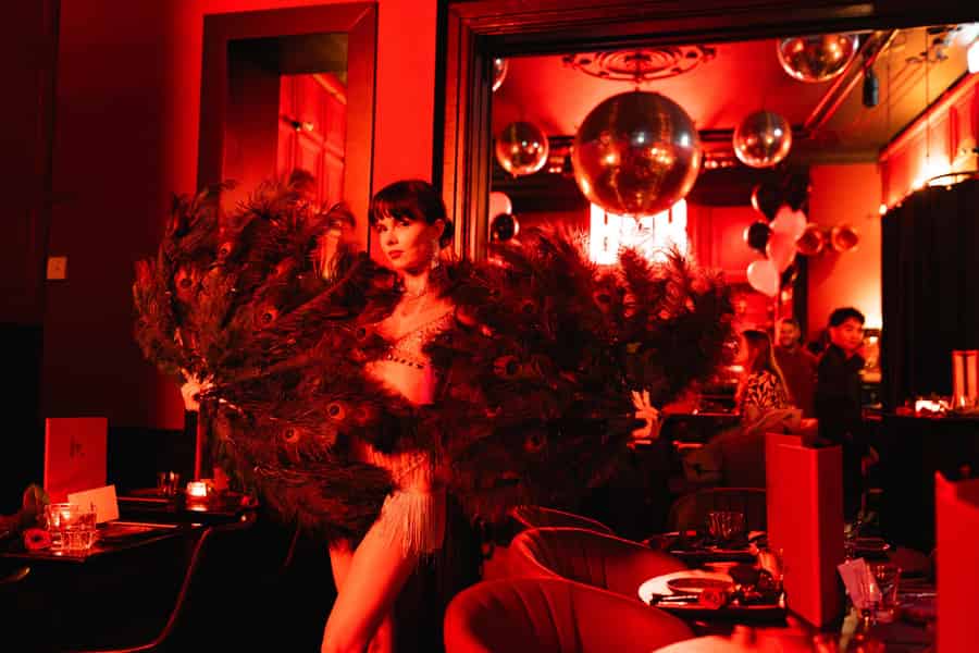 Amsterdam: Bar Rouge – Live-Unterhaltung und Abendessen. Foto: GetYourGuide