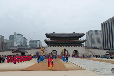 Gyeongbokgung-Bukchon-Gwangjang markt-N Seoul Tower-Hongdae