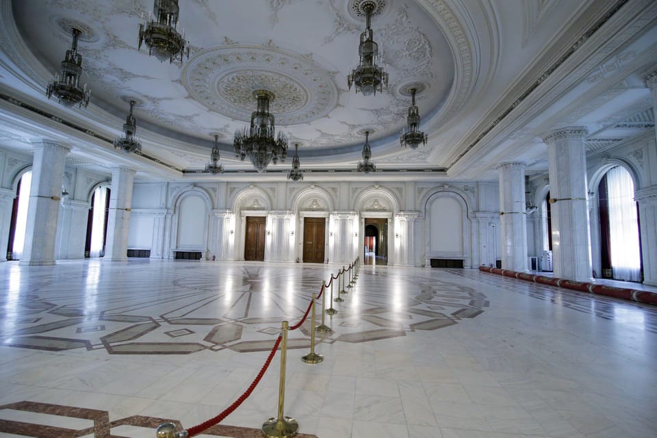 Spanish guided tour at the Palace of Parliament in Bucharest - Housity