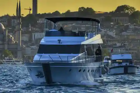 İstanbul: Private Luxusyacht auf dem Bosporus 24 MT (79 Fuß)