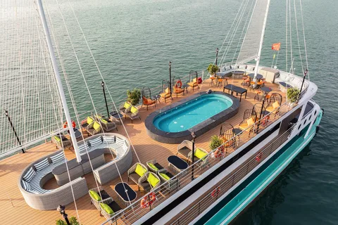 From Hanoi: Halong Bay Day Cruise with Kayak, Cave & Swim