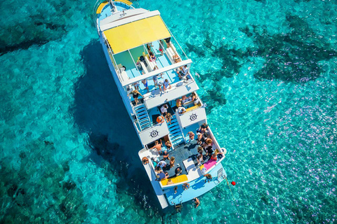 لاتشي رحلة بحرية على متن قارب واحد في بلو لاغون البحر الأبيض المتوسطرحلة بحرية صباحية