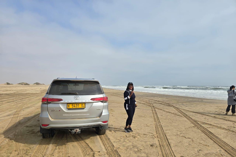 Walvis Bay: Sunset Sandwich Harbour Dune Bashing Tour