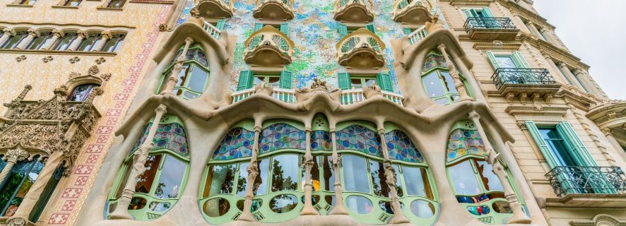 Барселона: вход в дом Бальо с самостоятельной аудиогидом
