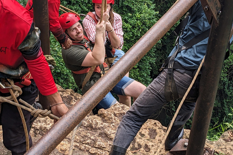 Cascata de Sri Gethuk e Gruta de Jomblang l Viagem de 1 dia