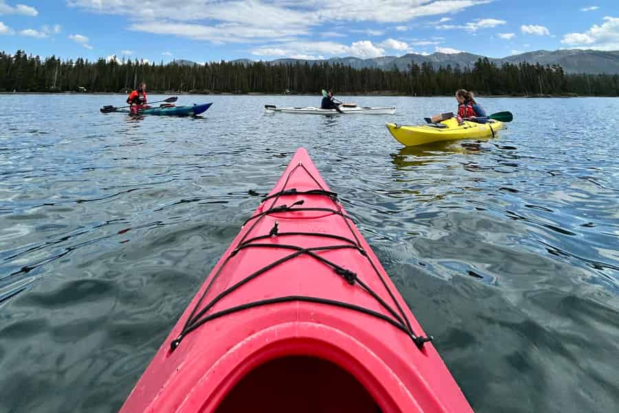 Yellowstone: Kajak-Tour am Nachmittag auf dem Lewis Lake. Foto: GetYourGuide Yellowstone: Kajak-Tour am Nachmittag auf dem Lewis Lake. Foto: GetYourGuide