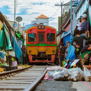 From Bangkok: Private Railway & Floating Market Day Trip