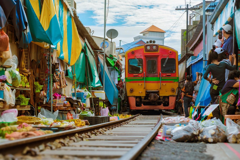 From Bangkok: Private Railway & Floating Market Day Trip