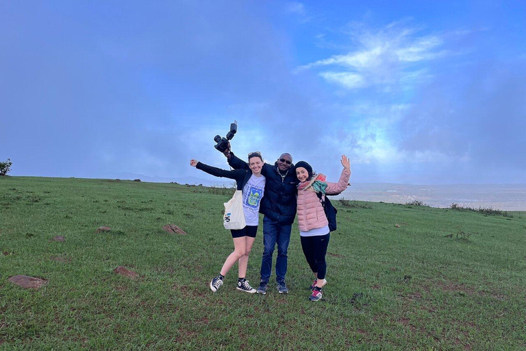 نيروبي: جولة مشي طويلة في تلال نغونغ مع مغامرة الانزلاق بالحبلNairobi: Ngong Hills Guided Hike with Zipline Adventure