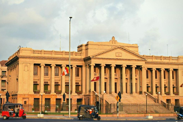 Colombo: recorrido turístico, playa y día completo al templo de Kelaniya…