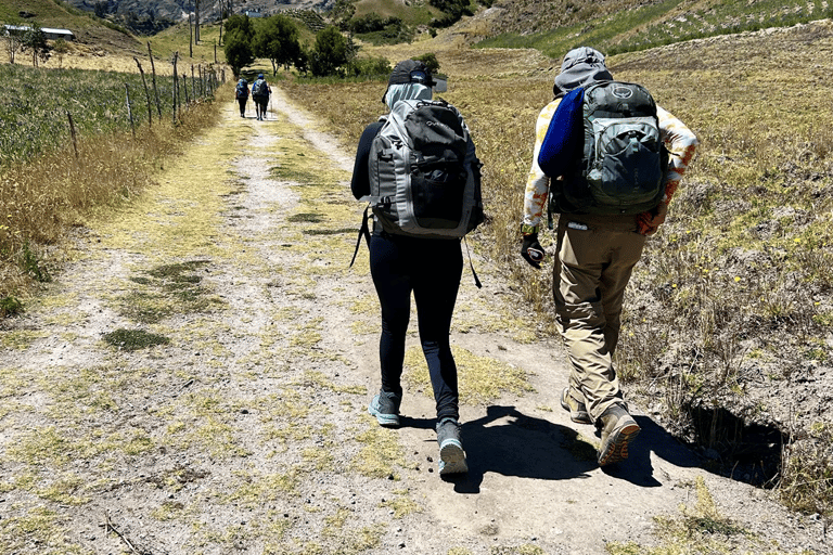 Quilotoa: Hike for 2 days in magical places