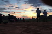 纪念碑谷，纳瓦霍指南的日落之旅 - Housity