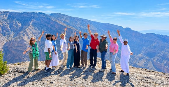 Sharing Nizwa Fort & Souq, Al Hamra & Jebel Shams Day Trip
