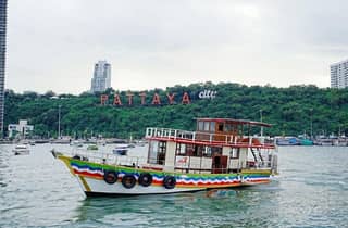 Pattaya: Sonnenuntergangsbootsfahrt mit Eintrittskarte für den Einlass