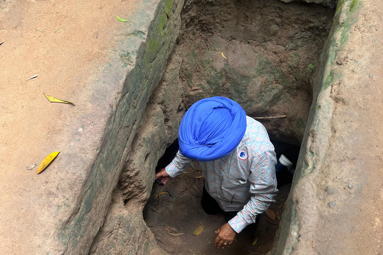 Zwarte Maagdenberg, Cu Chi tunnels, Cao Dai op de motor