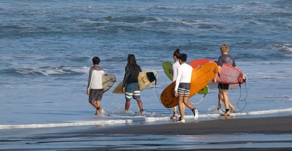 Bali: Private Surf Lesson with Equipment