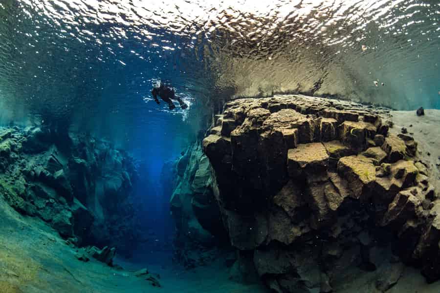 Silfra: Schnorchel-Tour zwischen tektonischen Platten. Foto: GetYourGuide