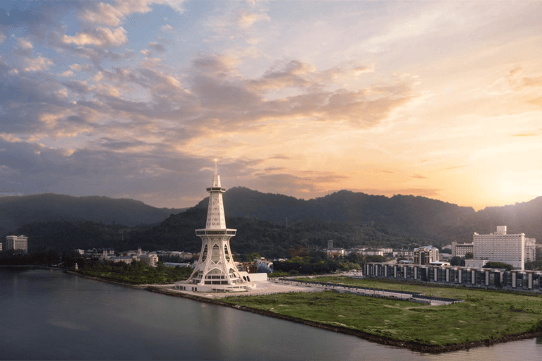 Kedah: Bilet wstępu do Maha Tower LangkawiMalezja - sesja o zachodzie słońca