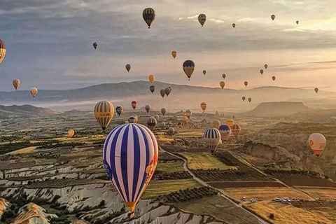 Capadocia : Viaje en globo aerostático con champán y desayuno