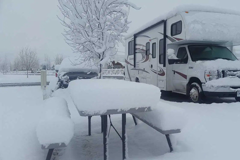 Toronto: Sneeuw Tubing Avontuur RV-Camper Tour