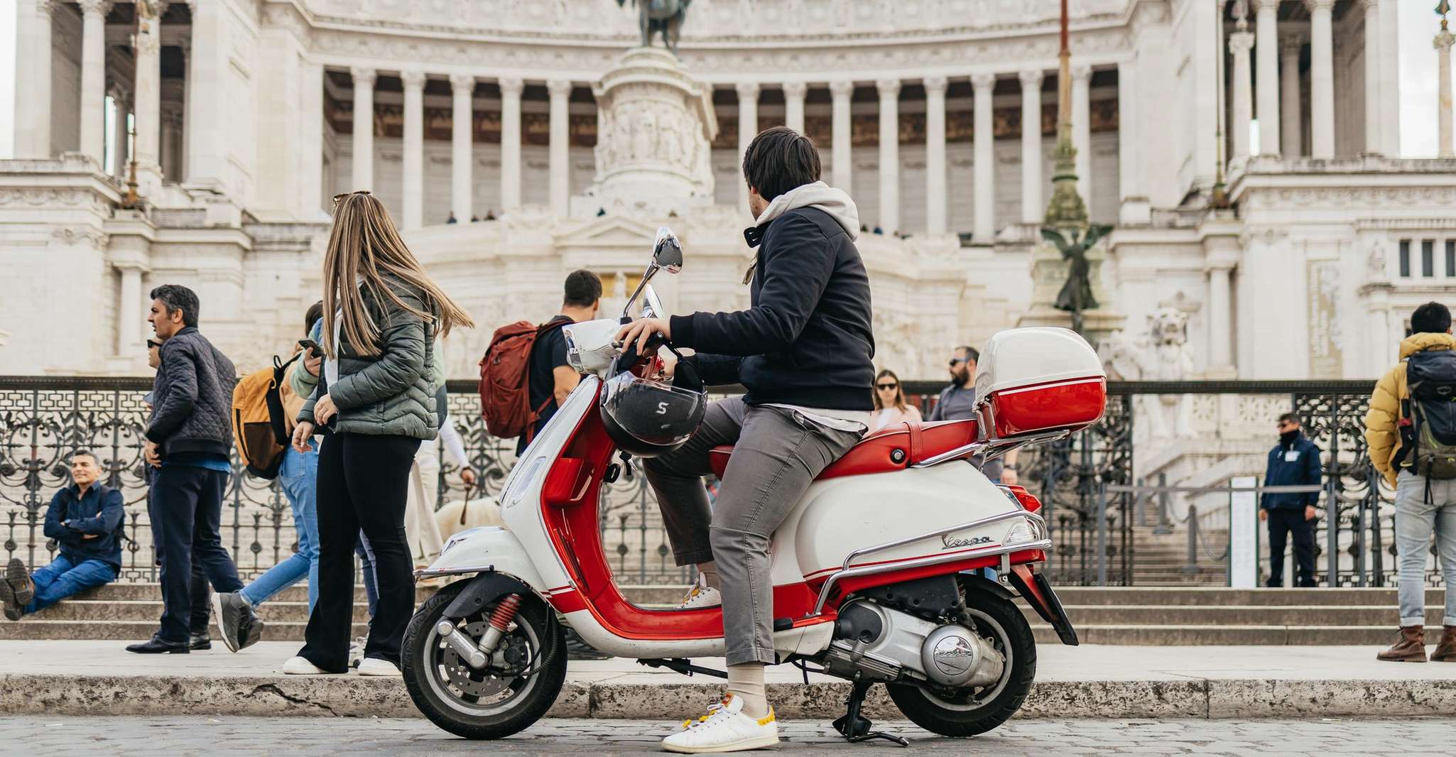 ローマは、コーヒーとジェラートを使ったVespa Sidecarツアーを強調しています - Housity