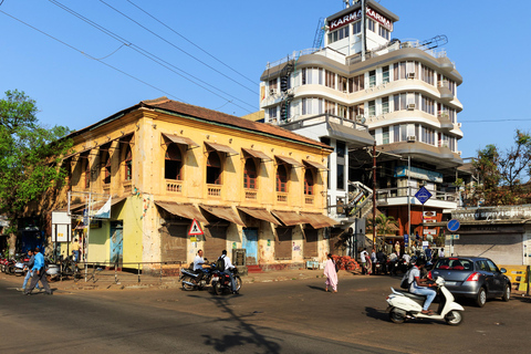 Transfert aéroport de luxe à Goa : Abordable et confortableTransfert aéroport de : Ville de Goa à l&#039;aéroport de Goa (Dabolim)