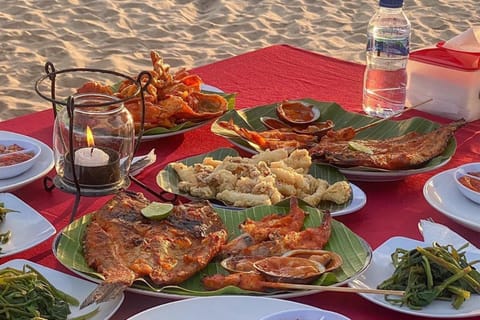 Bali: Jimbaran Sunset Seafood Dining Experience for 2