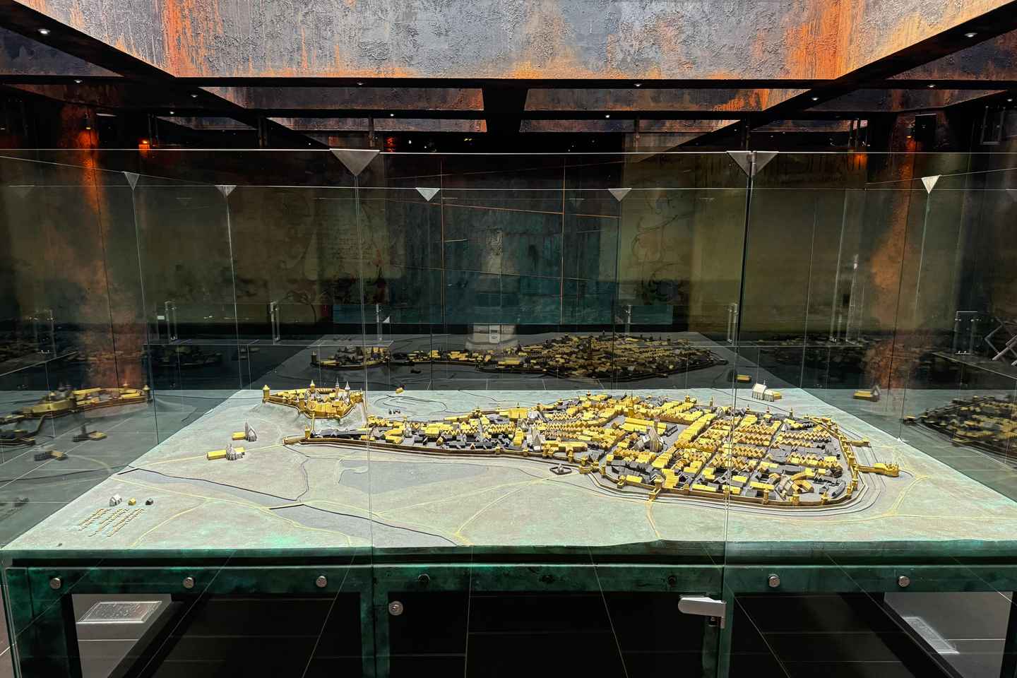 Krakow's Rynek Underground Museum Tour with Ticket and Guide