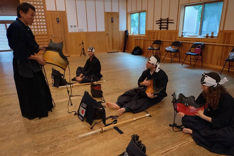 Tokyo: Japanese Kendo Experience with High-Ranked Instructor Let's experience kendo, a traditional Japanese martial art!
