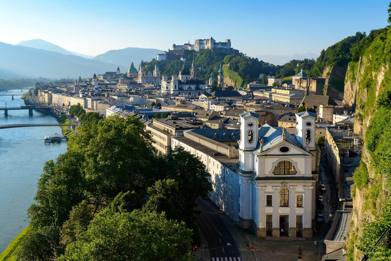 Von Wien aus: Tagestour nach Hallstatt und Salzburg &amp; Bootstour