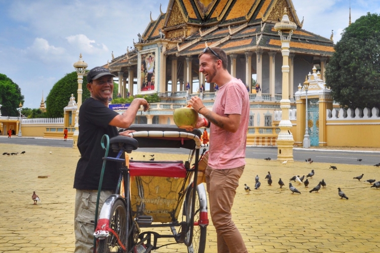 Ukryta wycieczka po Phnom Penh, Pałac Królewski, Wat PhnomUkryta wycieczka po mieście Phnom Penh
