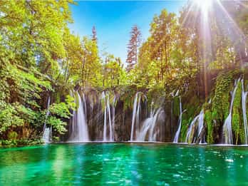 Zadar: Lagos Plitvice com passeio de barco e visita ao centro histórico de Zadar