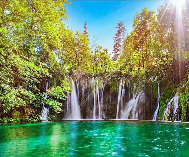 Zadar : Lacs de Plitvice avec promenade en bateau et visite de la vieille ville de Zadar