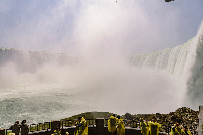 Niagara Falls: Boat Ride and Journey Behind the Falls Tour