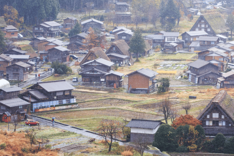 Autobus w jedną stronę: Takayama - Osaka przez Shirakawa-go, Kanazawa